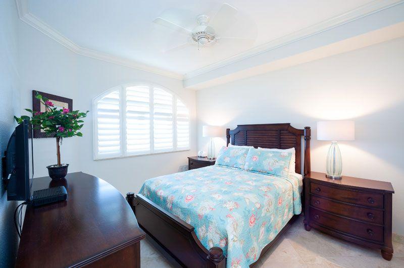 Seven Mile Beach Condo Rentals