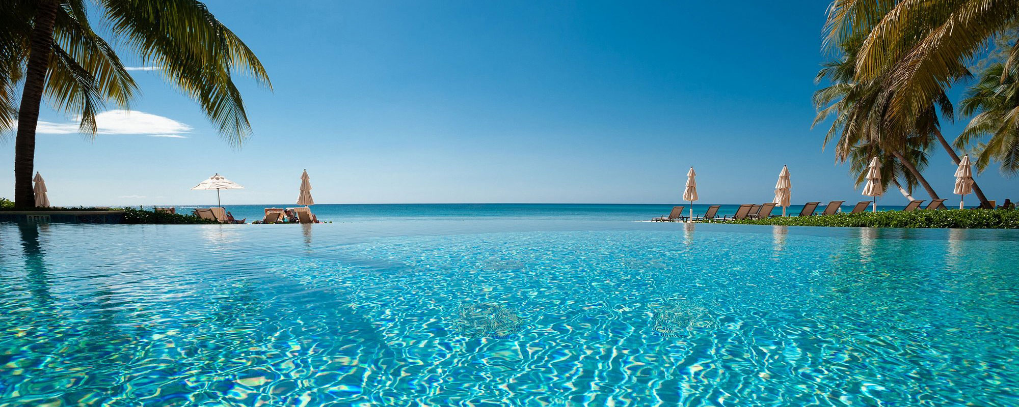 Infinity Pool The Renaissance on | Seven Mile Beach, Grand Cayman